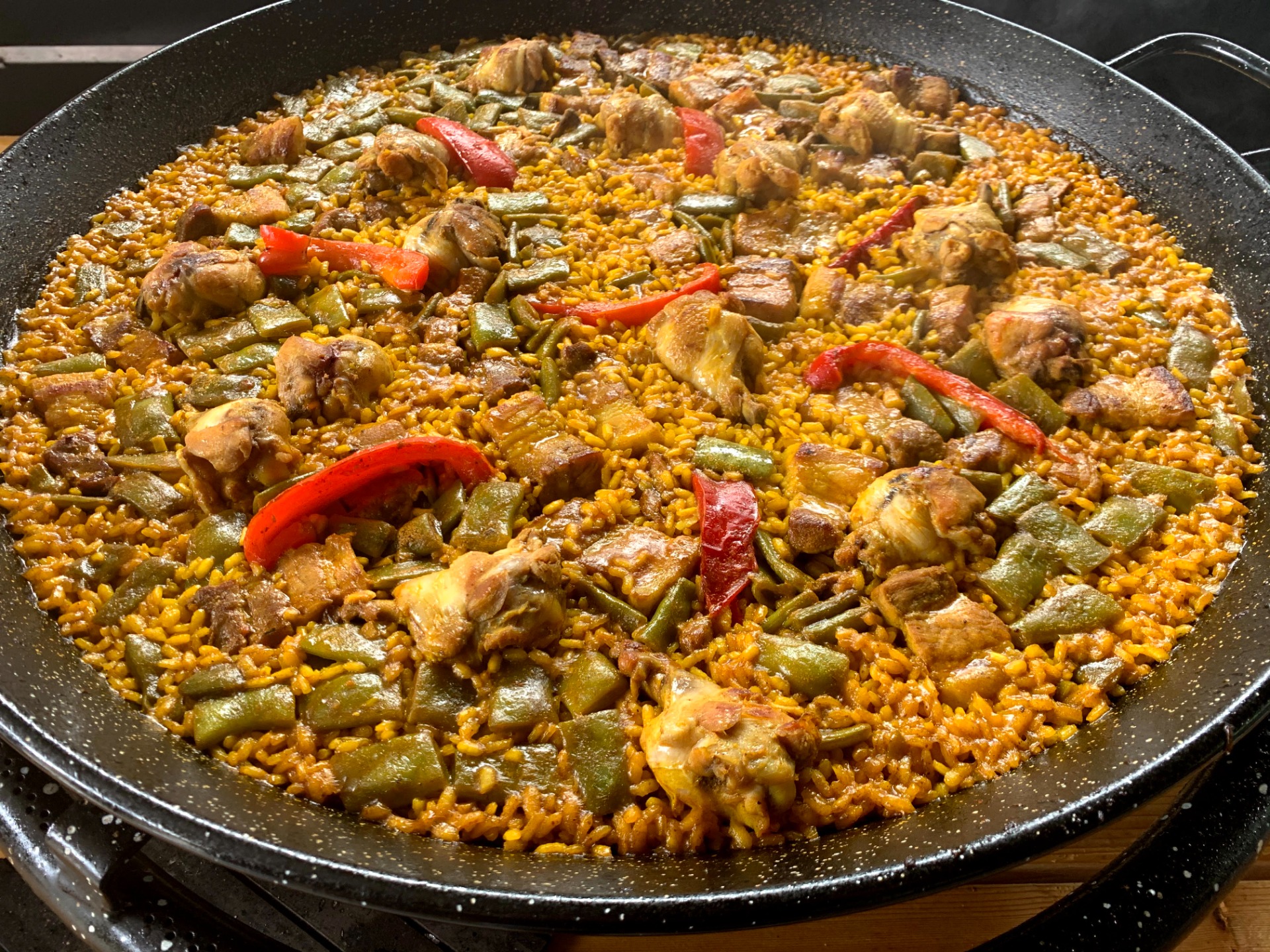 paella van vlees en kip